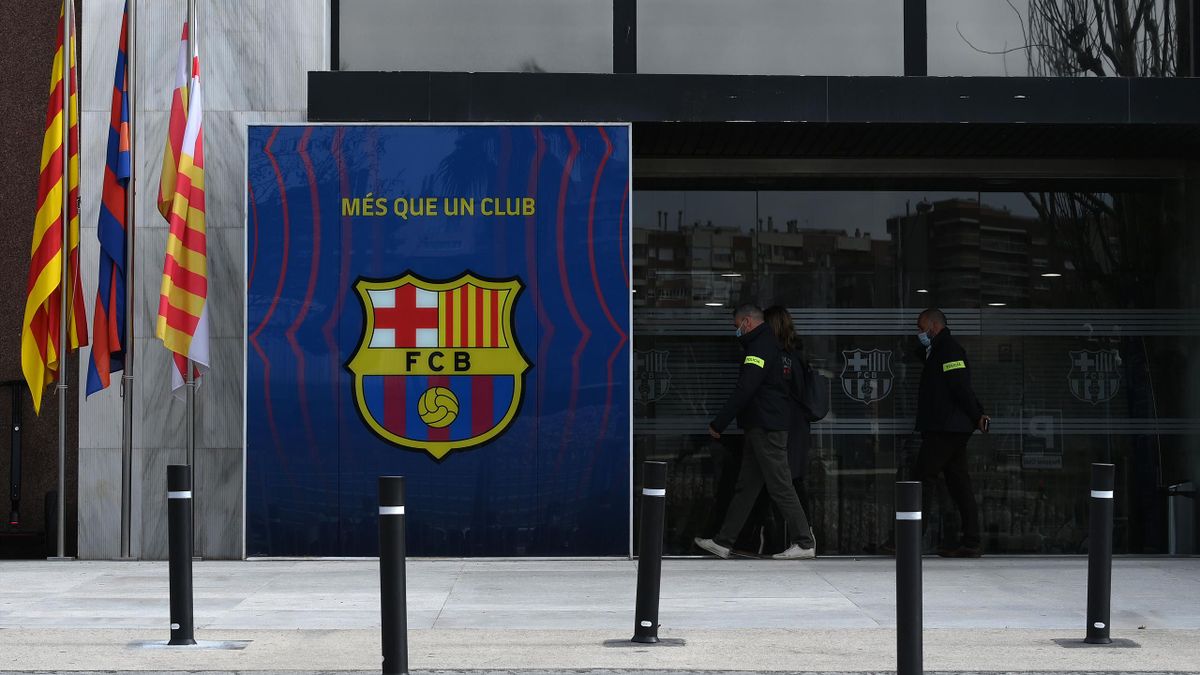 Beamte durchsuchen Büroräume des FC Barcelona