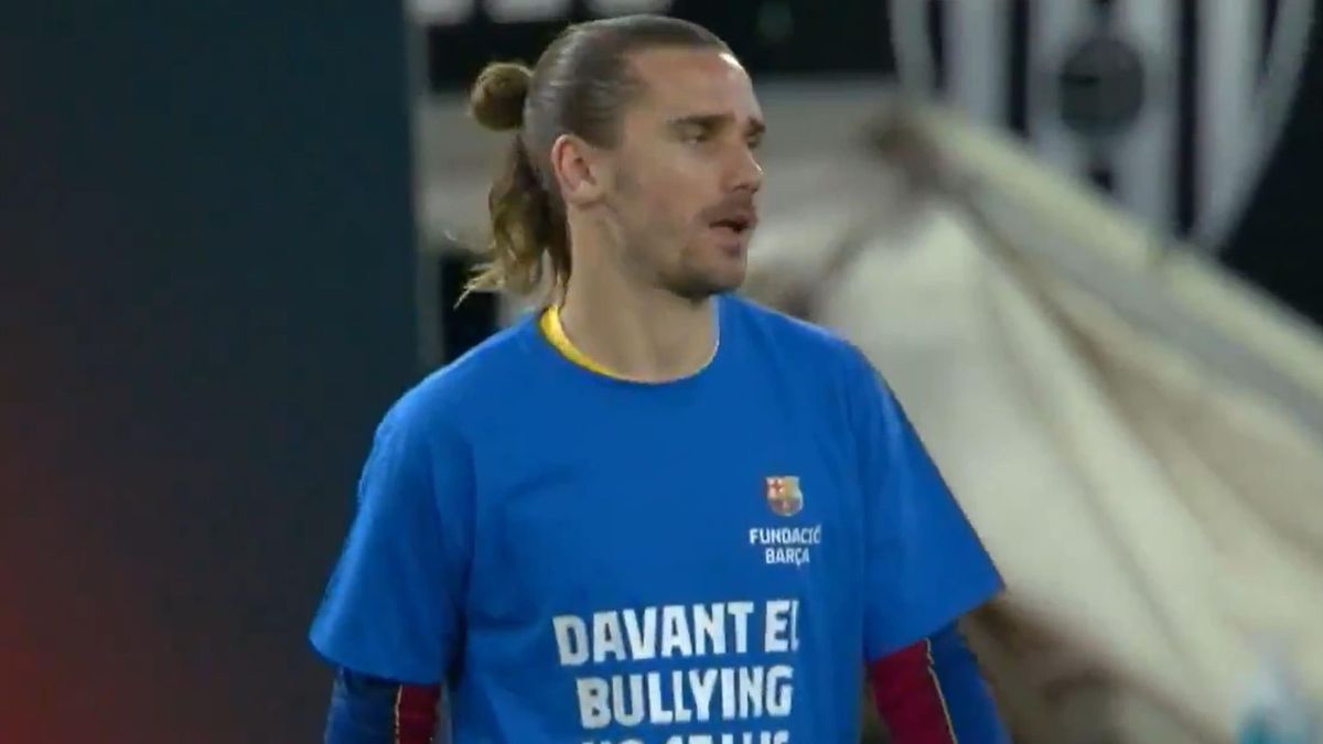 El Barcelona Salta Al Cesped De Mestalla Con Una Mensaje En Su Camiseta Contra El Bullying Eurosport
