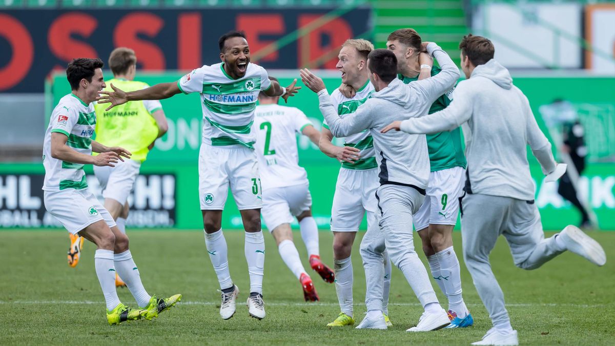 Greuther Fürth feiert Aufstieg mit Sieg in Unterzahl gegen Fortuna  Düsseldorf: "Das ist unfassbar" - Eurosport