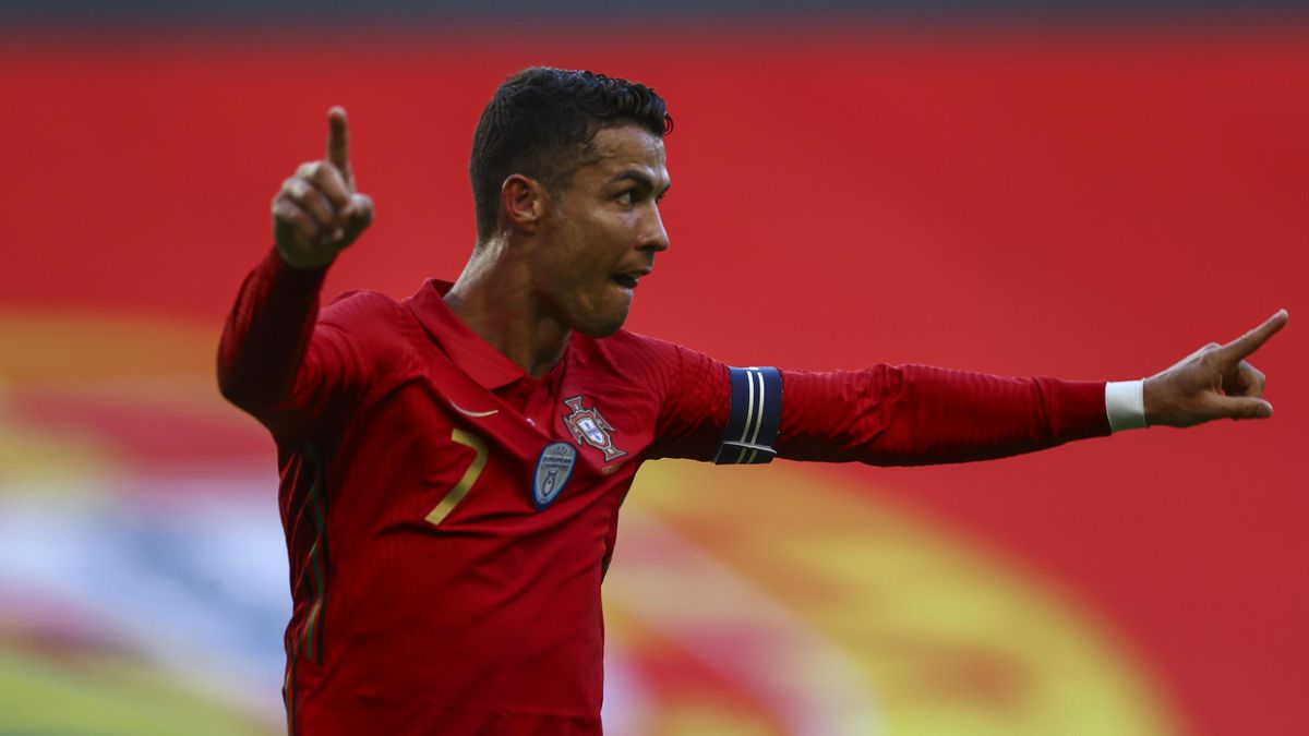 Cristiano Ronaldo celebra su gol con Portugal a Israel