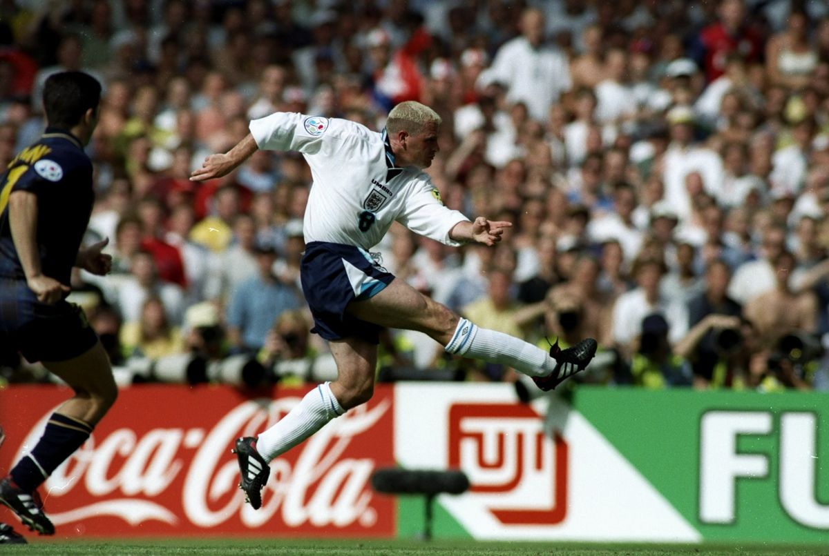 Maillot De Foot Angleterre Euro 1996 Signé Par Paul Gascoigne (endommagé) - Collection