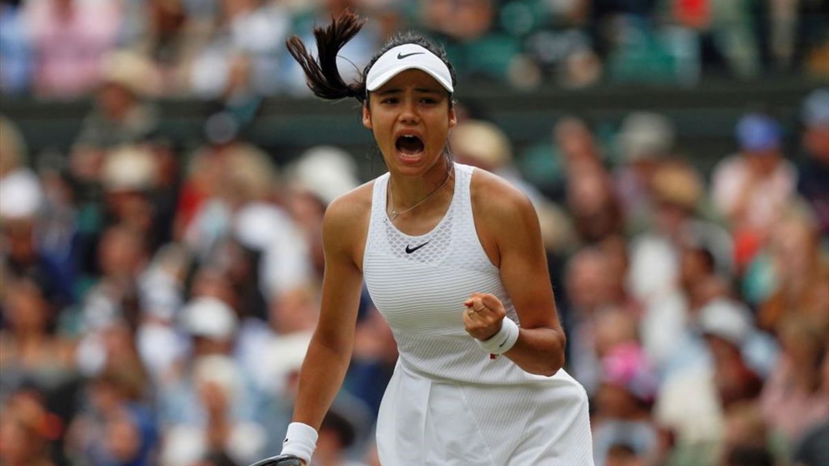 Wimbledon Emma Raducanu schafft es ins Achtelfinale - Teenagerin bringt Court Nr