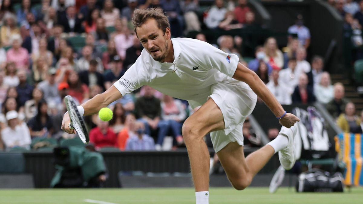 Wimbledon Daniil Medvedev scheitert im Nachsitzen an Hubert Hurkacz und scheidet im Achtelfinale aus
