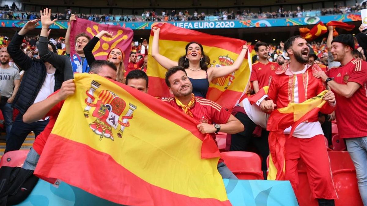 Fotogalería | Pasión y color: el Italia-España volvió a ser una fiesta del fútbol