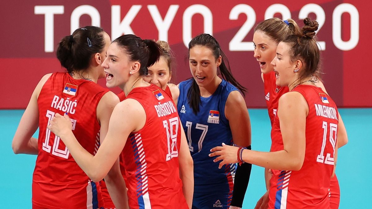 Tokyo 2020 - Why does one volleyball player have a different colour uniform? Why are some wearing masks at Olympics?