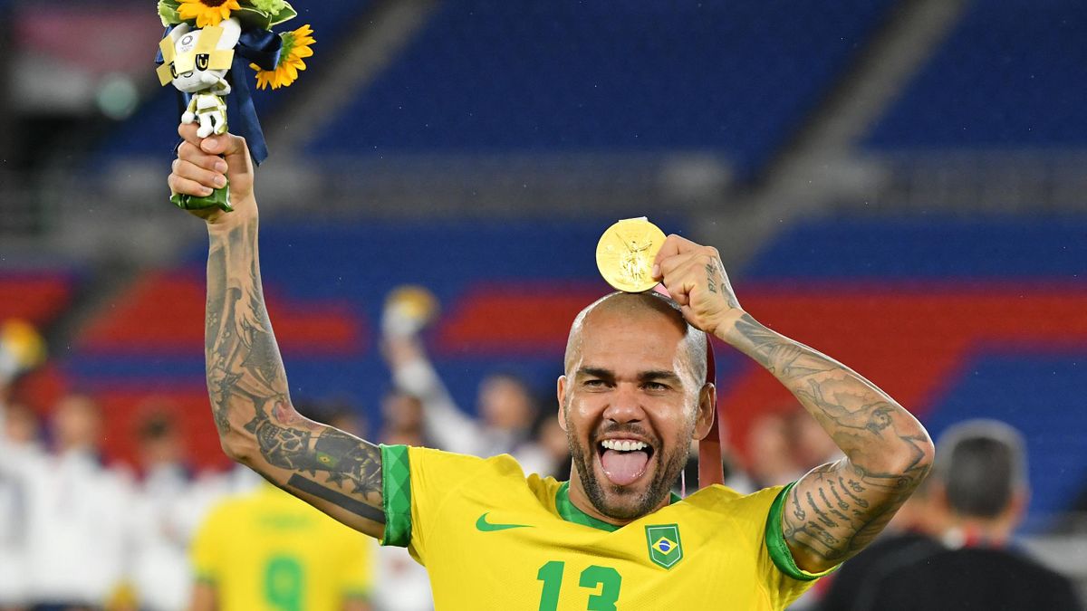 Dani Alves feiert den Olympiasieg mit der Selecao