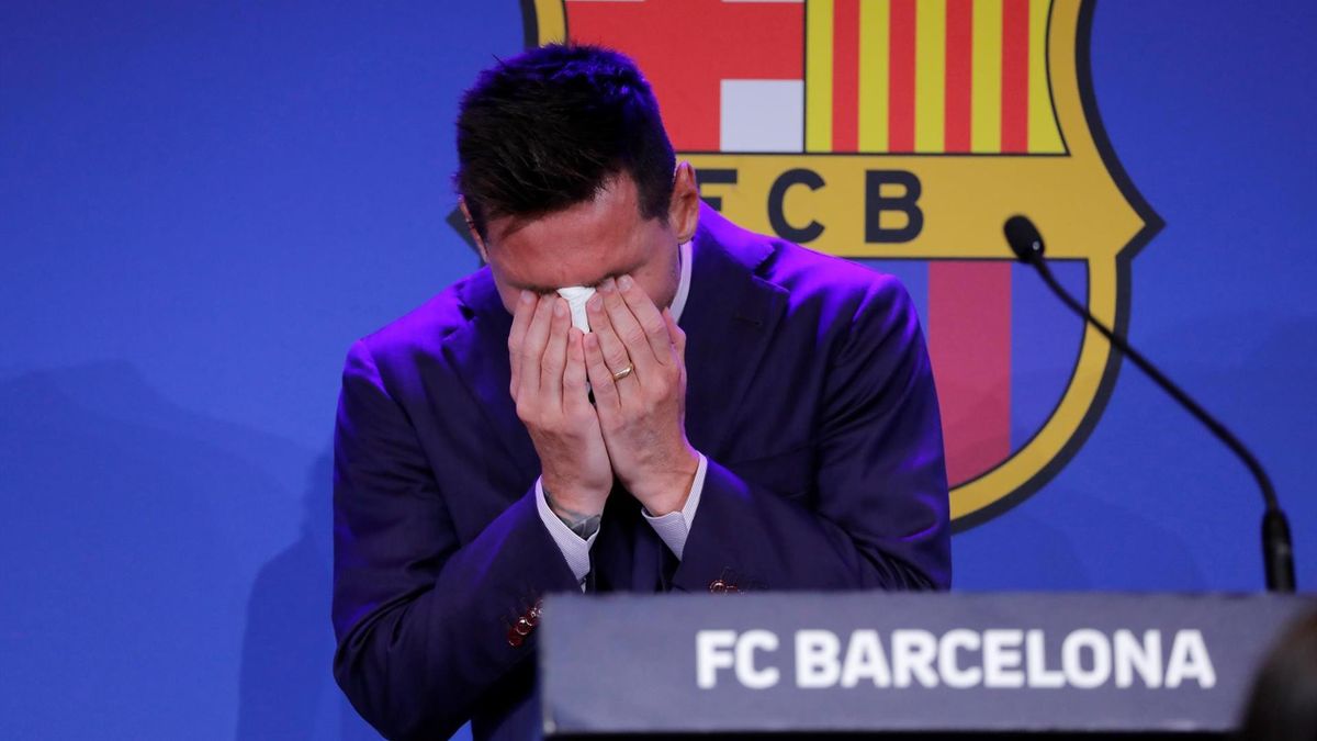 Messi desconsolado en rueda de prensa tras su salida del Barcelona