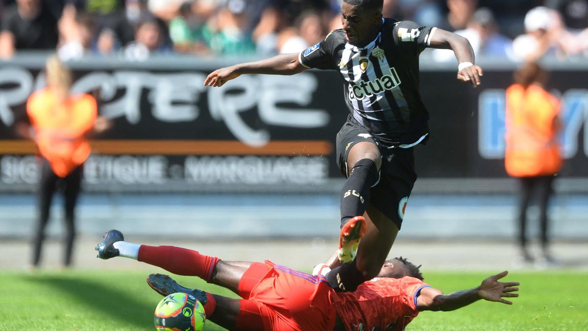 Mohamed-Ali Cho (Angers) against Lyon