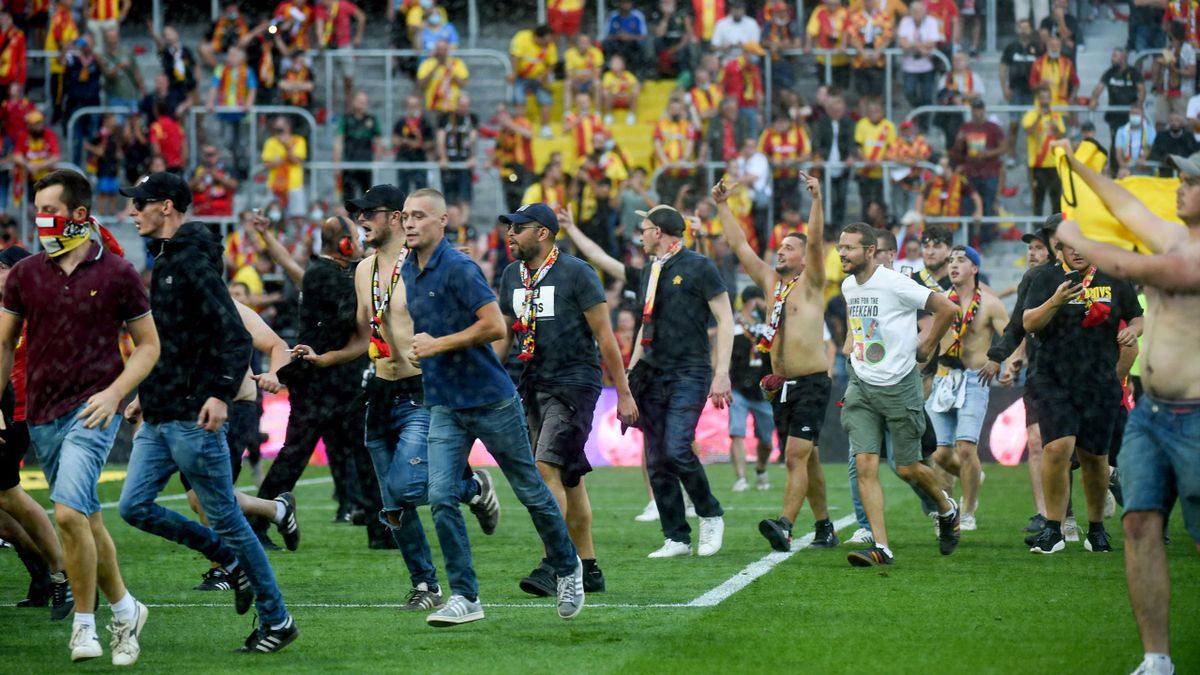 Le RC Lens de retour en Ligue 1, les supporters Sang et Or jubilent