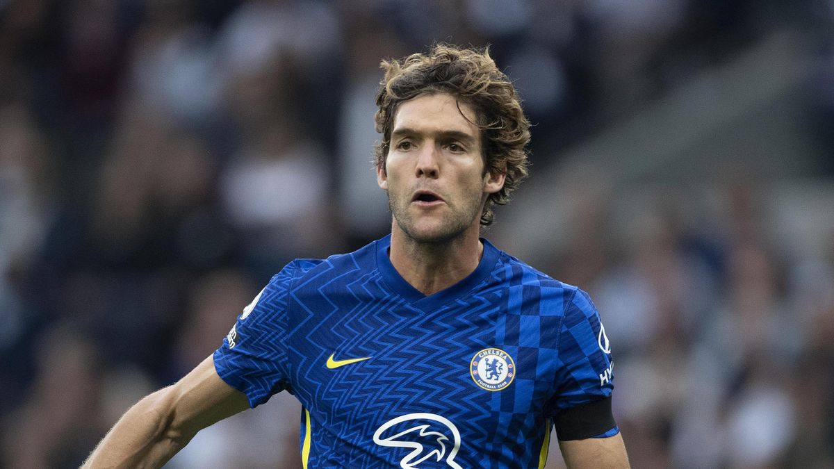 Marcos Alonso Chelsea defender to stop taking a knee before matches believes gesture is losing a bit of strength Eurosport