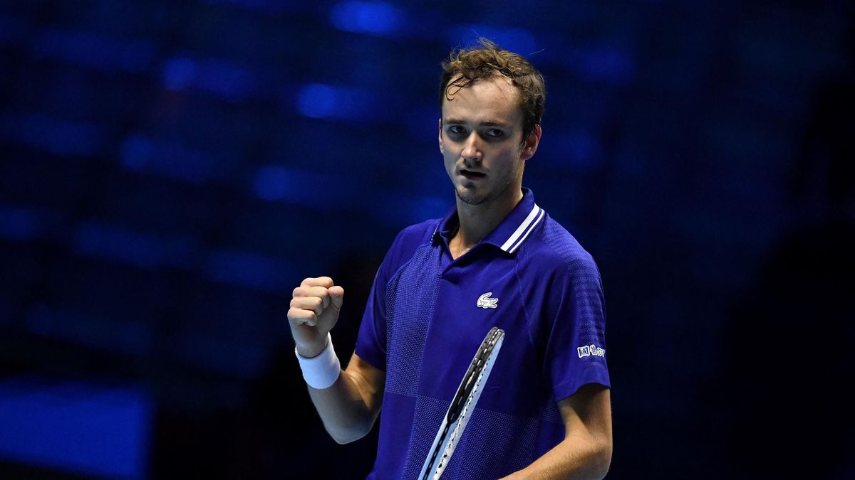 Daniil Medvedev kicks off 2021 ATP Finals with deciding set victory over Hubert Hurkacz in Turin