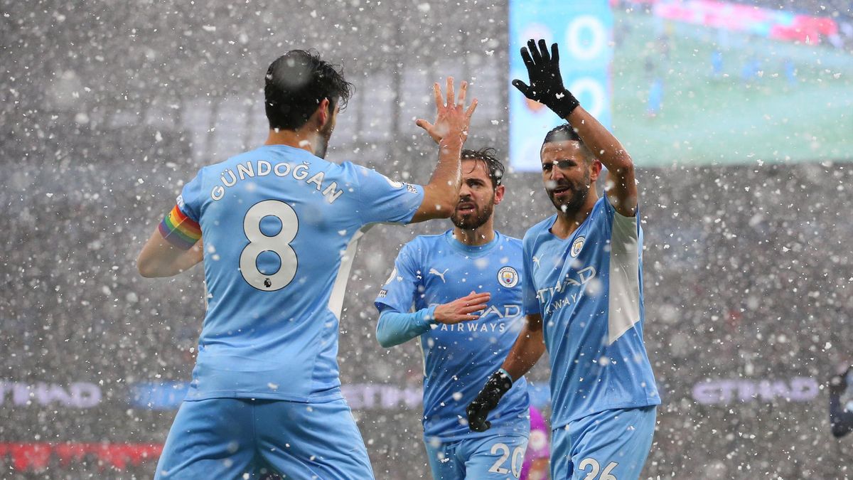 Manchester City 2-1 West Ham Ilkay Gundogan and Fernandinho give champions hard-fought win over battling Hammers