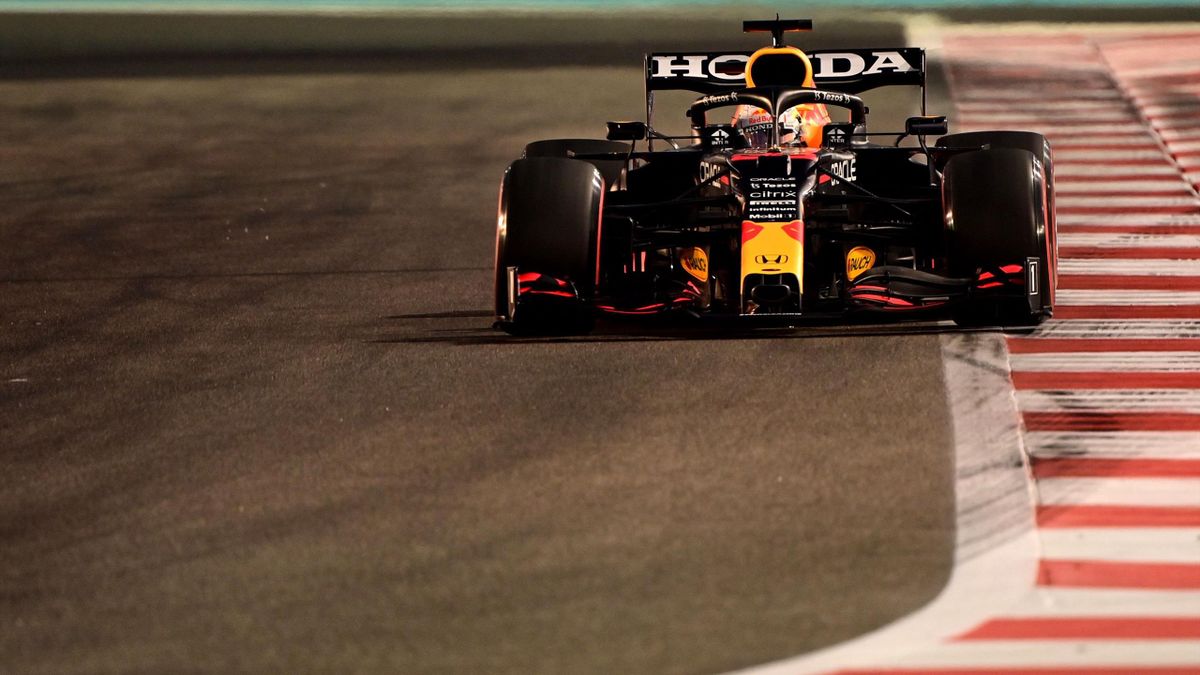 Max Verstappen rast zur Pole Position im Qualifying beim Saisonfinale - Lewis Hamilton geschlagen