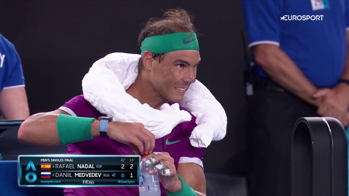 Rafael Nadal wows fans with slice in incredible 40-shot rally in Australian Open final with Daniil Medvedev