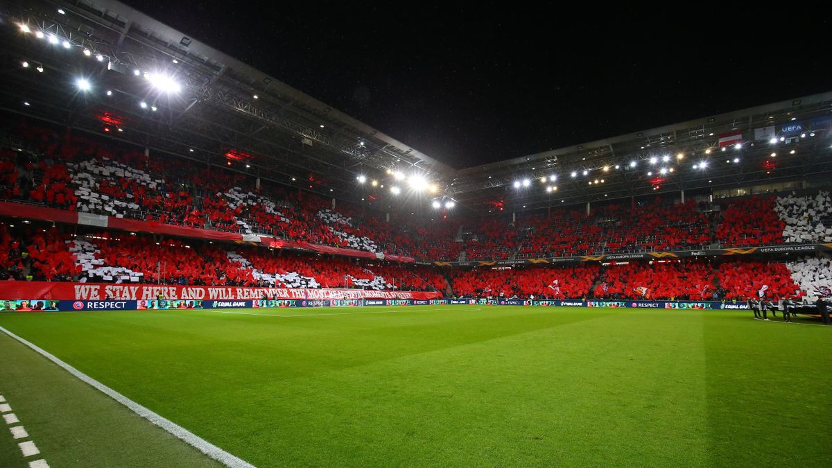 Champions League Bayern München im Spiel beim FC Salzburg vor vollen Zuschauerrängen