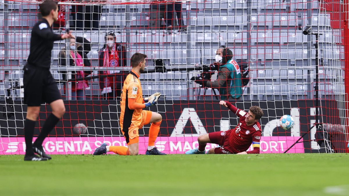 FC Bayern lässt Punkte liegen Bayer Leverkusen erkämpft Remis dank Müllers Eigentor-Premiere