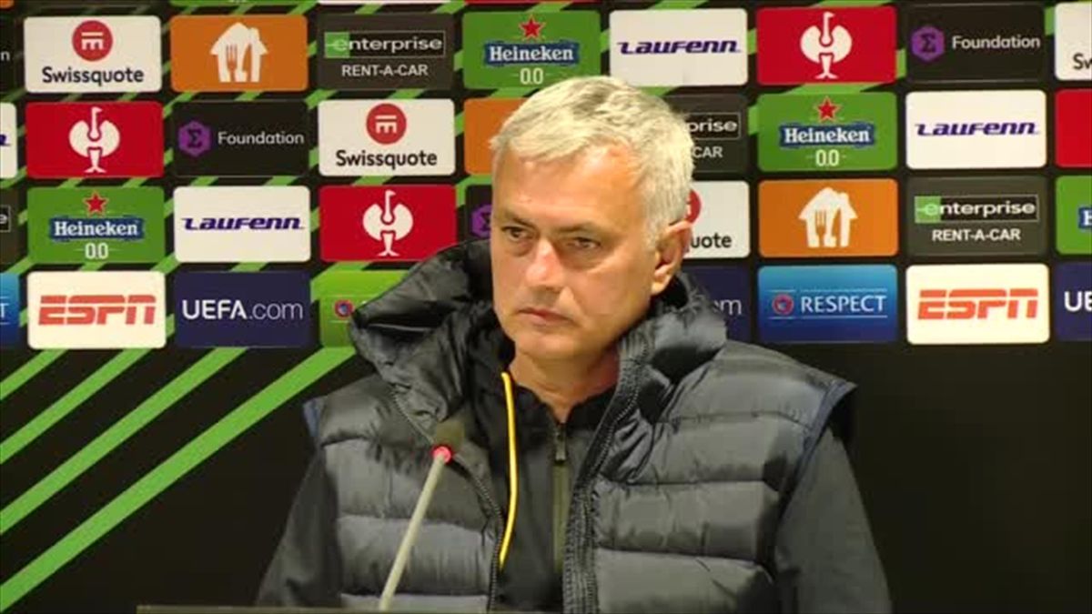 Jose Mourinho stürmt aus der Roma-Pressekonferenz