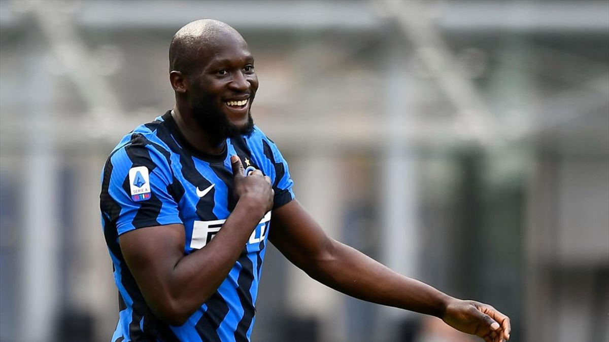 Lukaku on sale senza maglietta