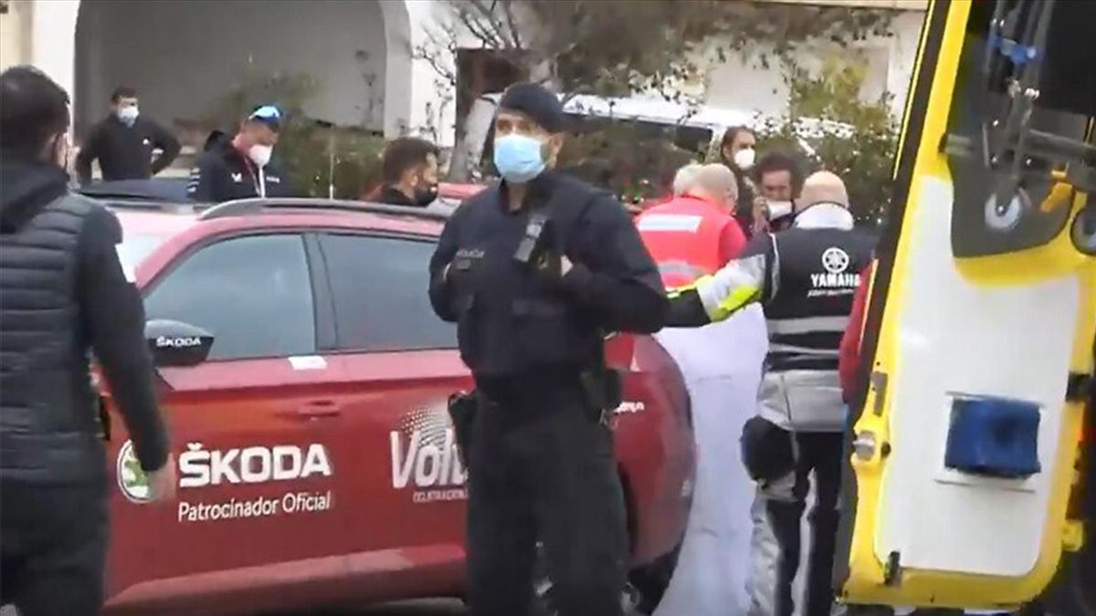 Volta a Catalunya | Colbrelli, estable tras ser atendido con un masaje  cardíaco en meta y trasladado al hospital - Eurosport