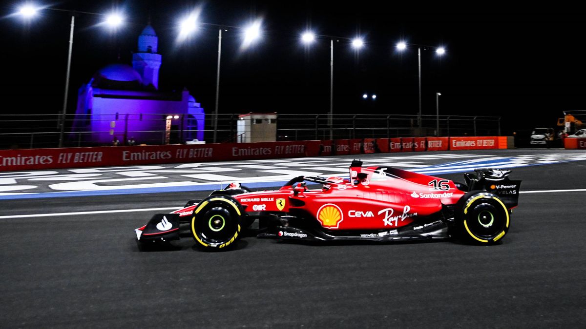 GP von Saudi-Arabien Training im Schatten der Explosion - Charles Leclerc setzt erneut Bestzeit