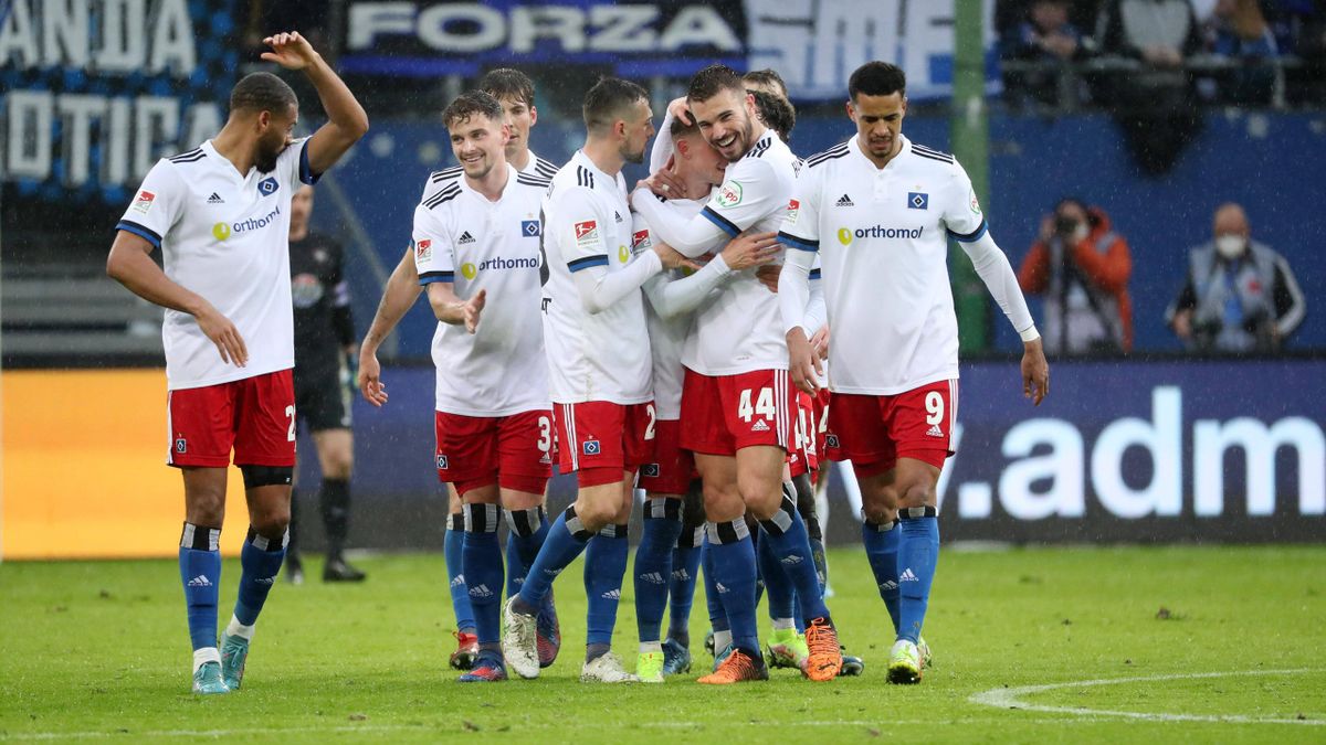 HSV gewinnt Nachholspiel gegen Erzgebirge Aue und gewinnt zum ersten Mal in der 2
