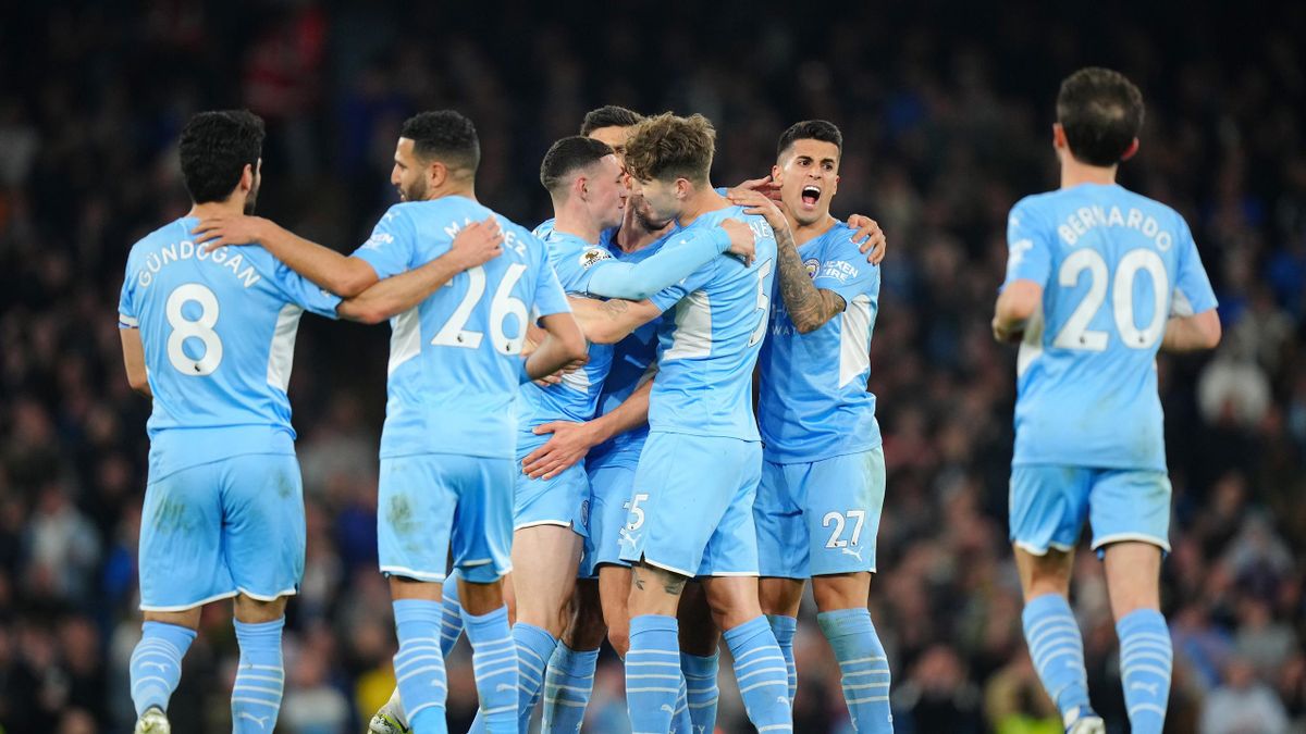 Manchester City battle past Brighton and Hove Albion to reclaim Premier League top spot with 3-0 victory