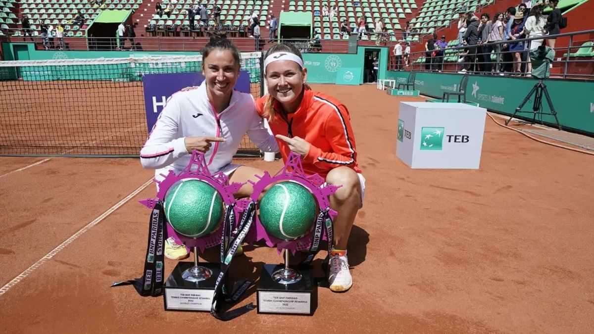 Sara Sorribes gana junto a Bouzkova el tercer título de dobles de su carrera en Estambul