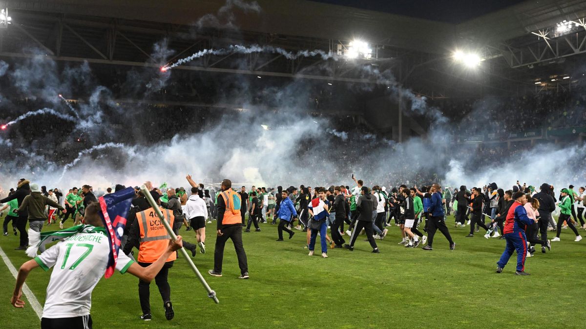 Saint-Etienne face huge punishment after fans invade following to Auxerre in Ligue 1 relegation playoff - Eurosport