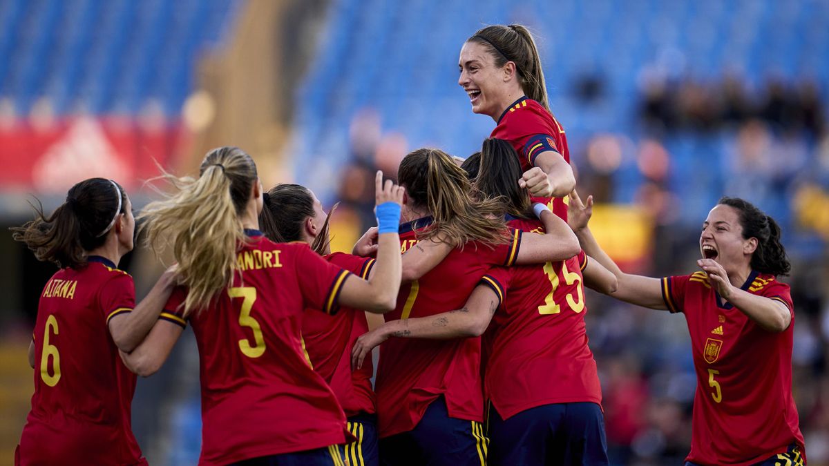 España celebra el gol de Alexia Putellas ante Brasil en el Rico Pérez