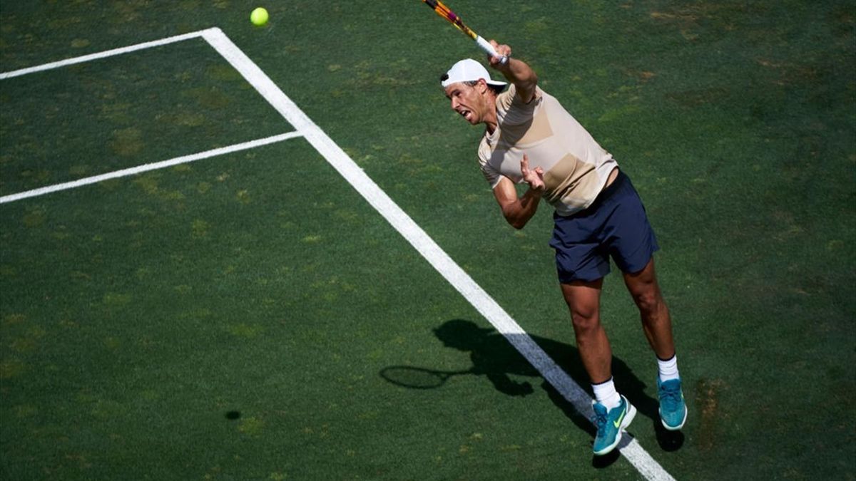 Wimbledon 2022 Rafael Nadal absolviert vor dem Start der All England Championships Trainingseinheiten auf Rasen