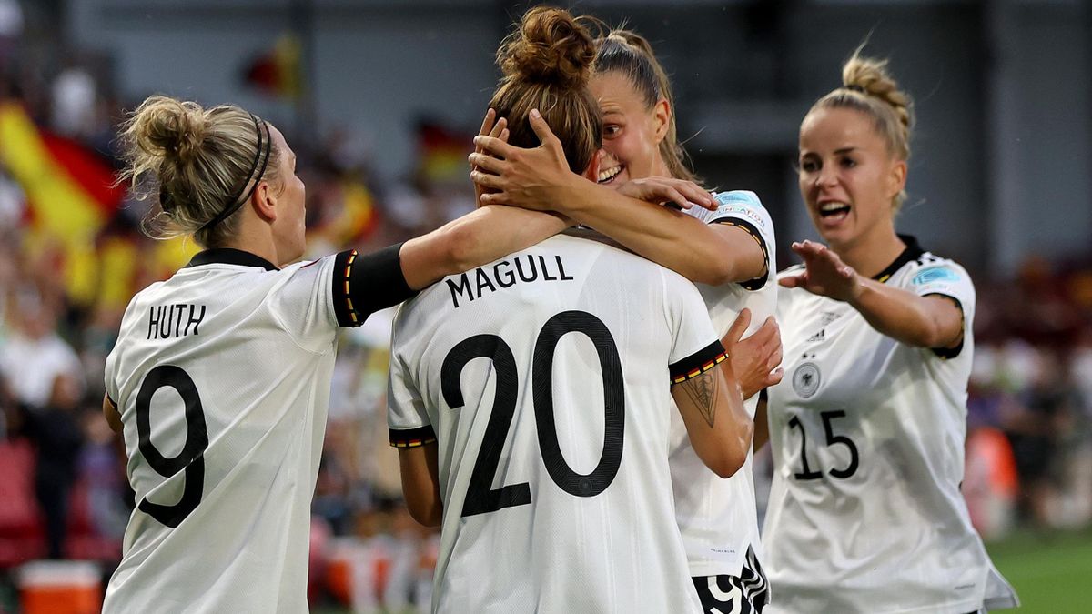 Germany 2-0 Austria Martina Voss-Tecklenburgs side make semi-finals with hard-fought win