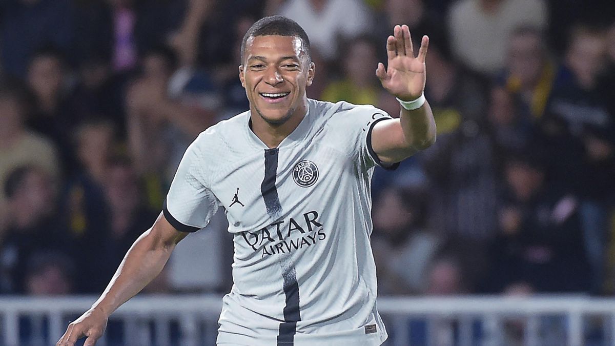 Ten-man PSG extend lead at top of table with win at Le Havre
