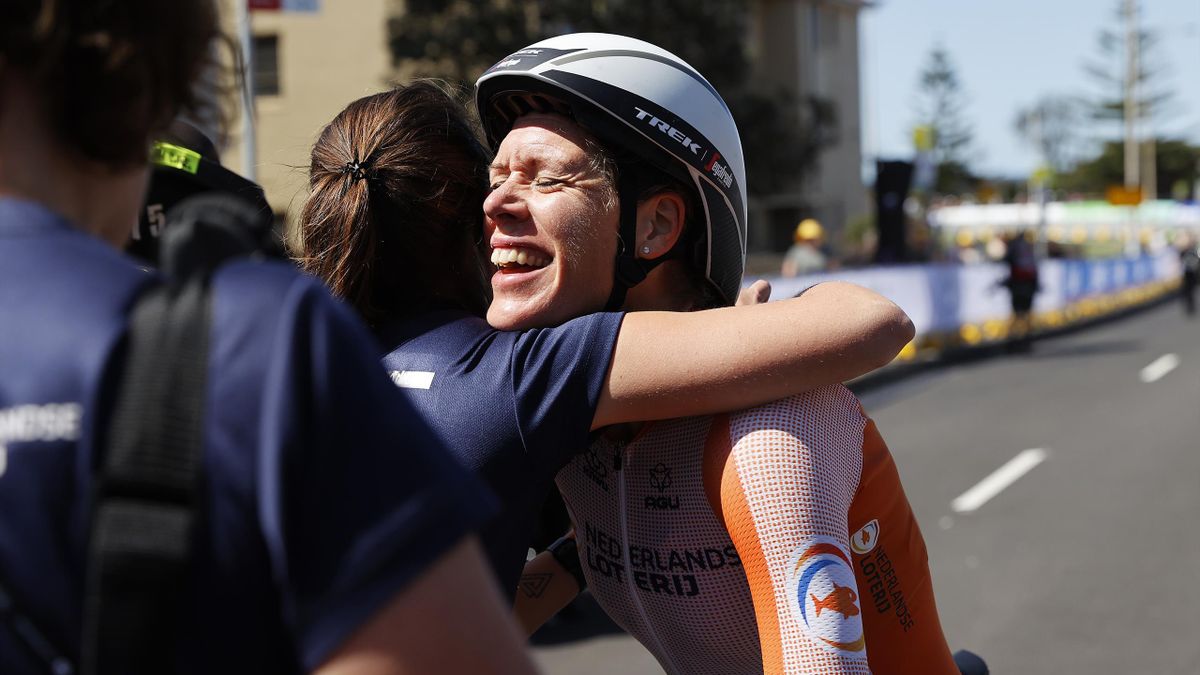 WK Wielrennen | Wanneer beginnen Van der Poel en Van Vleuten aan mixed