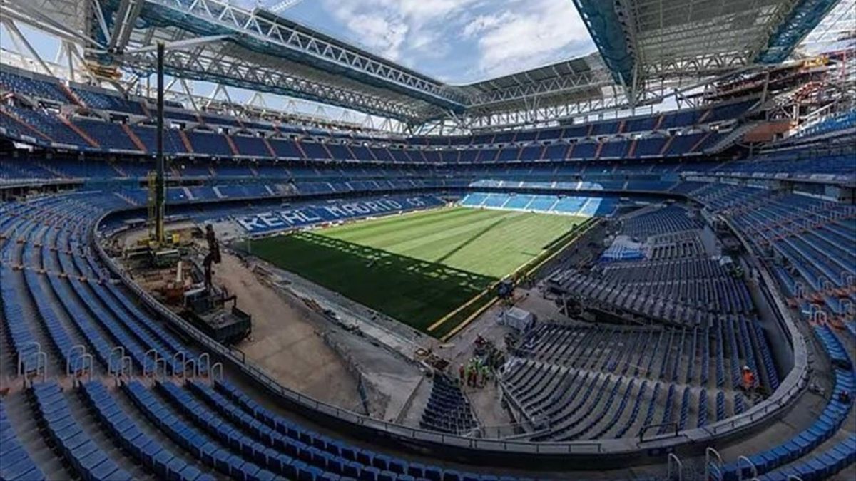 El Real Madrid corta por lo sano e instala un césped en el Bernabéu - Eurosport