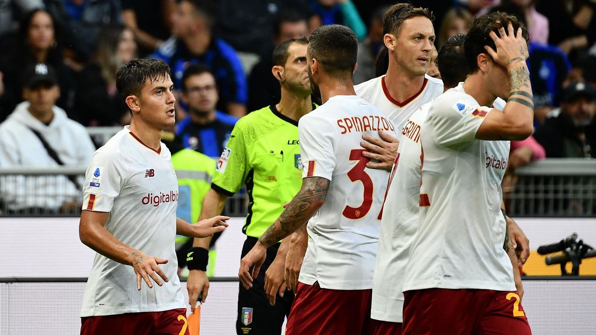 La Roma esulta dopo il gol dell'1-1 contro l'Inter