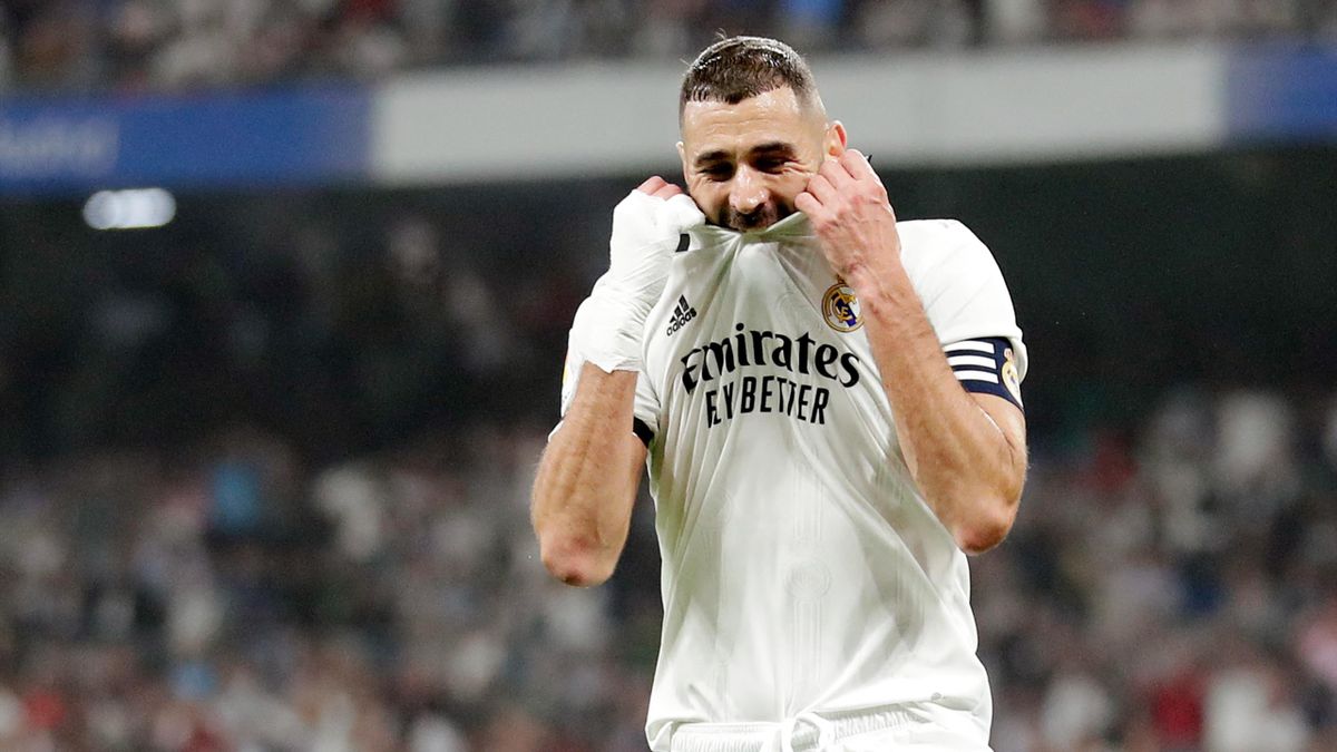 Karim Benzema se lamenta en el Real Madrid-Osasuna