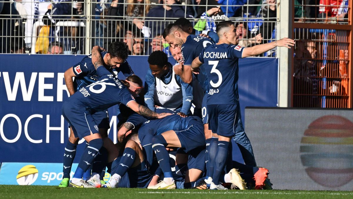 Bundesliga VfL Bochum gewinnt gegen Eintracht Frankfurt - Erster Saisonsieg für die Bochumer