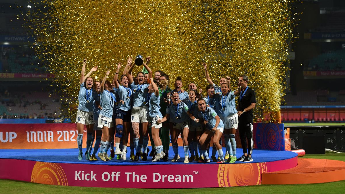 Un la historia: España gana cuatro títulos y una en fútbol femenino - Eurosport