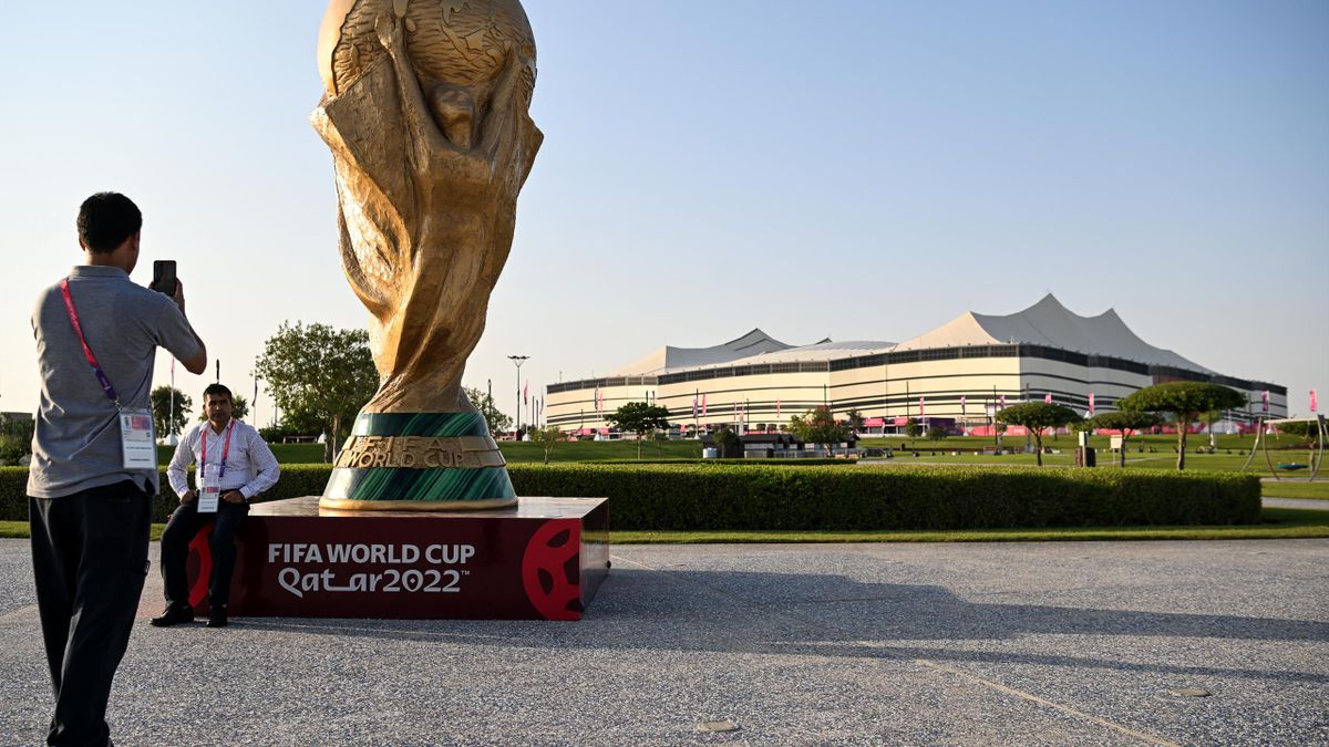 A katari világbajnokság trófeája és logója