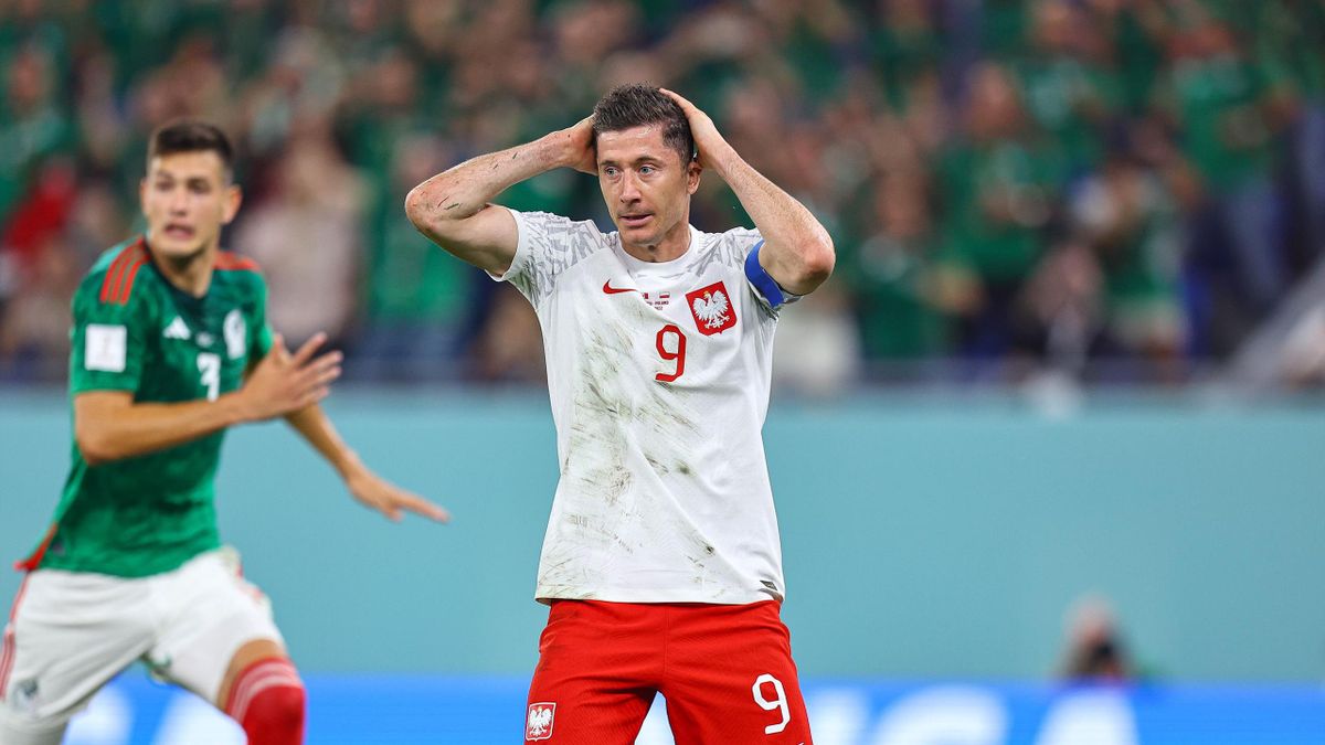 Mexico 0-0 Poland Robert Lewandowski misses penalty as cagey Group C clash ends goalless