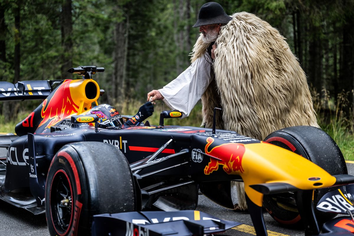Formula 1 în România!Oracle Red Bull Racing-cursă printre nori pe ...