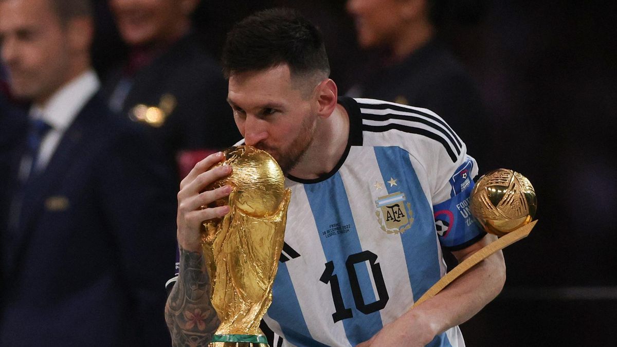 Mondiali, Messi e l'Argentina hanno festeggiato in campo con una coppa del  Mondo falsa - Eurosport