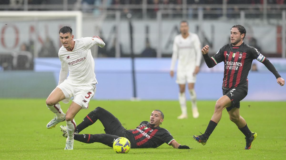 Striker Tammy Abraham scores injury-time equaliser for Roma to blunt AC  Milan title challenge - Eurosport