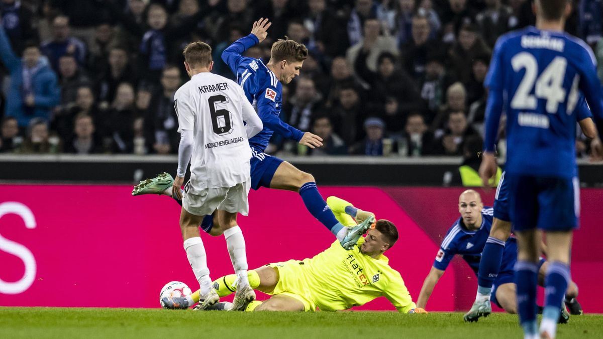 Schwere Kost am Niederrhein FC Schalke 04 entführt einen Punkt aus Mönchengladbach
