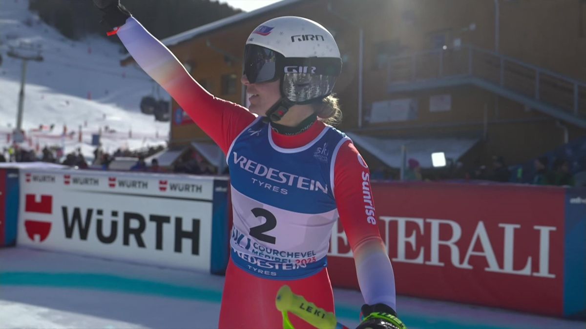WK skiën Marco Odermatt pakt met prachtige, supersnelle run goud op