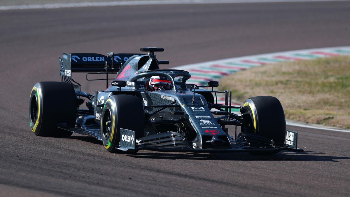 formu-a-1-afla-romeo-i-mercedes-testowa-y-swoje-bolidy-robert-kubica