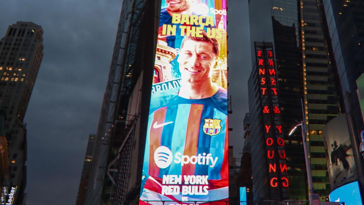 Robert Lewandowski w reklamie na Times Square w Nowym Jorku - Piłka ...