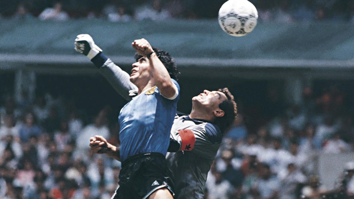 Diego Maradona grał tą piłką. Futbolówka z meczu Argentyna - Anglia na