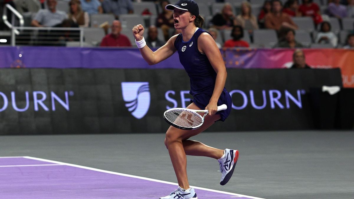 Iga Świątek - Caroline Garcia wynik meczu i relacja - WTA Finals 2022 Tenis