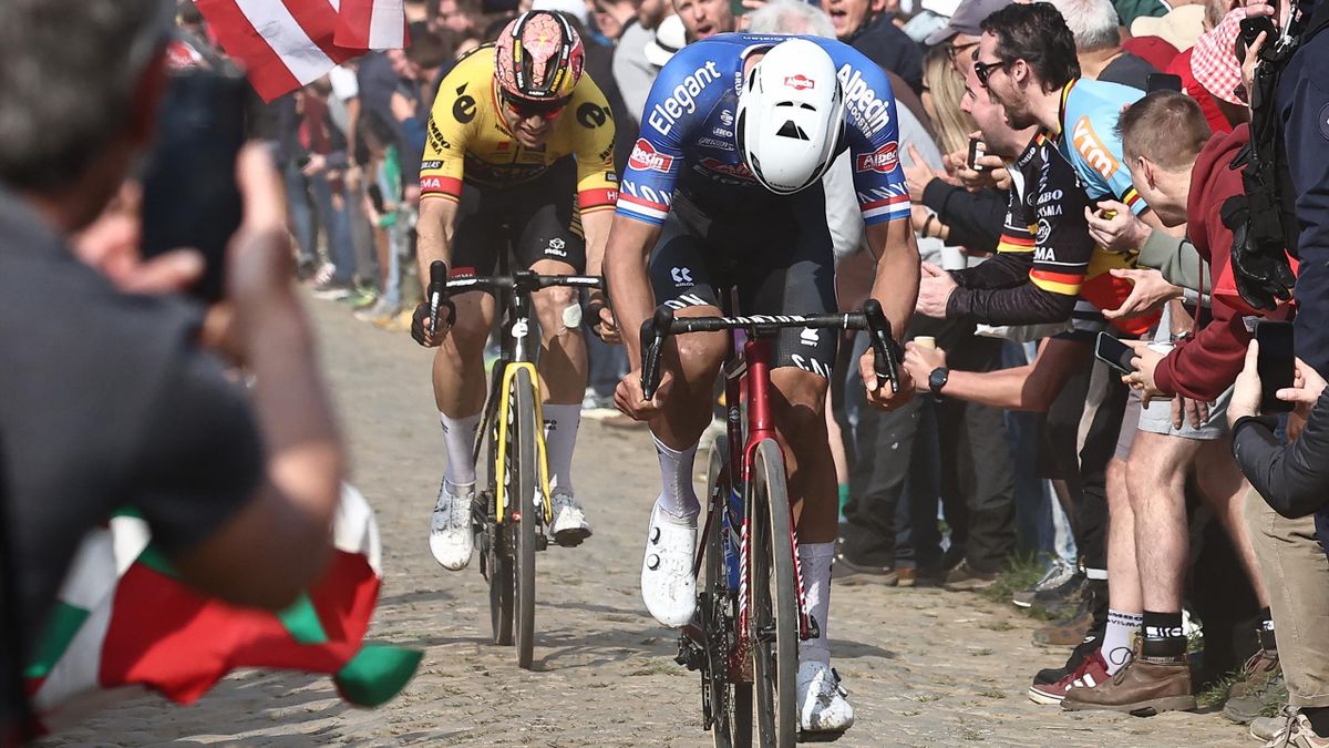 Paris-Roubaix 2023: 'Drama!' - 90 seconds of chaos as John Degenkolb ...
